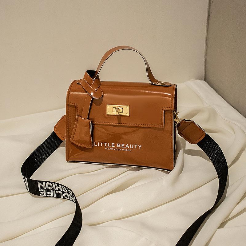 A Women's Platinum Patent Leather Bag, Personalized Printing, One Shoulder Oblique Span, Cool Mobile Phone Change Bag.