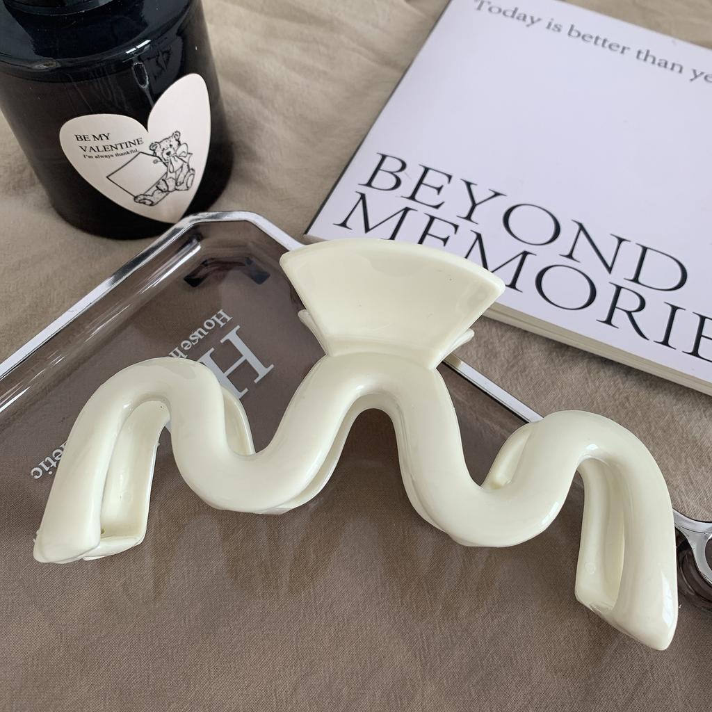 Fashion Hair Clips for Women Large 13cm Plastic Hair Claw Elegant Colorful Solid Color Girl Hair Accessories Hair Clip Claw Clip