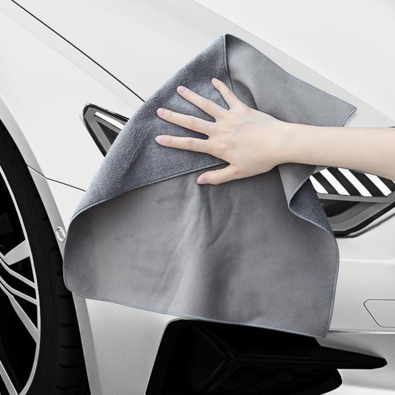 Trockentücher für Autos. Hochsaugfähiges Reinigungstuch für die Fahrzeugwäsche. Sanftes Polieren und maximale Saugfähigkeit. Trockentücher