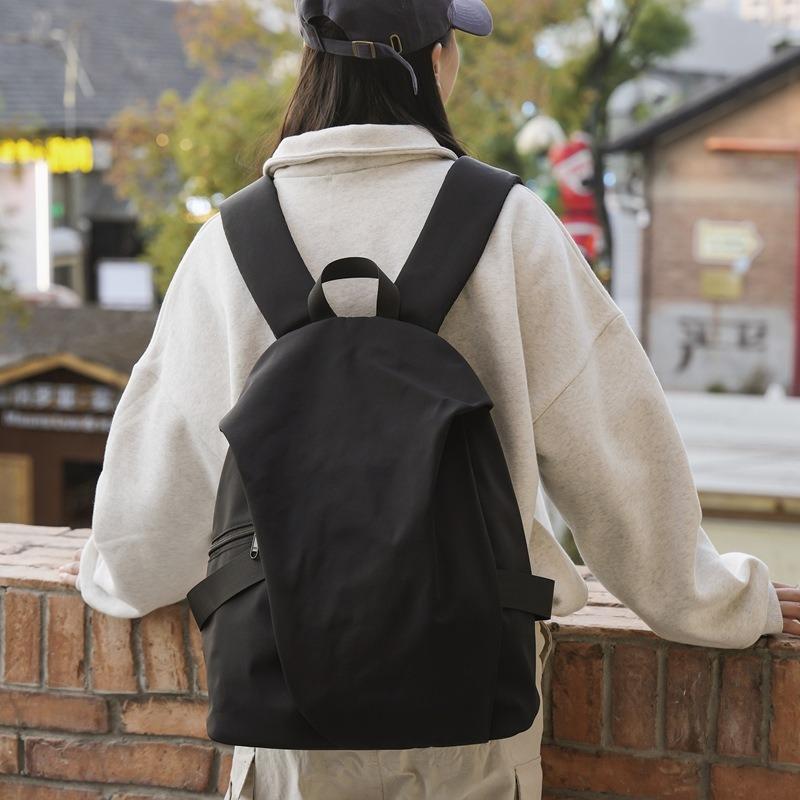 Casual simple and lightweight backpack, student schoolbag, new versatile commuter large-capacity travel backpack