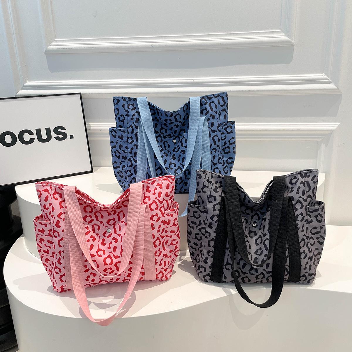 

Women s Leopard Print Large Capacity Tote Bag - 2025 Autumn/Winter Fashion Handbag for College Students синий