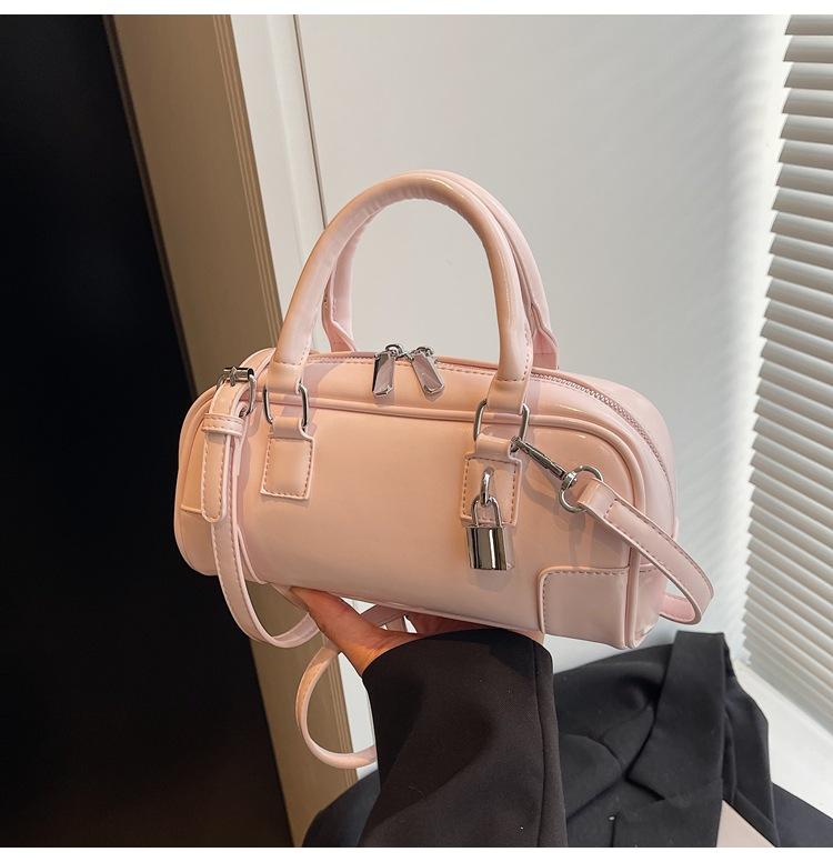 Trendy Fashion Versatile Shoulder Messenger Bag 2025 Spring Niche Design Solid Color Handbag Bowling Bag Women