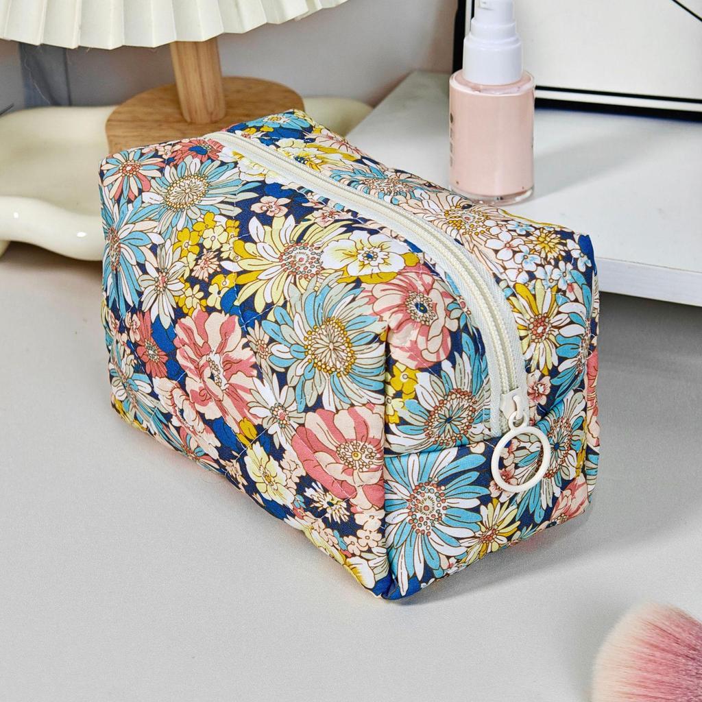 Large Capacity Little Bear Print Makeup Bag – Portable Girlish Polyester Toiletry Storage
