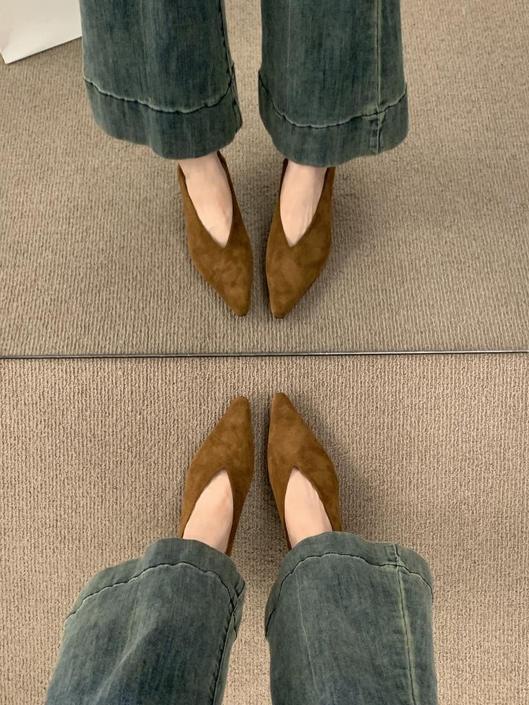 Korean Version of Late Evening Wind Suede Red Wedding Shoes 2025 New Versatile Commuter One-pedal Pointed Wedge Heel Single Shoes Women