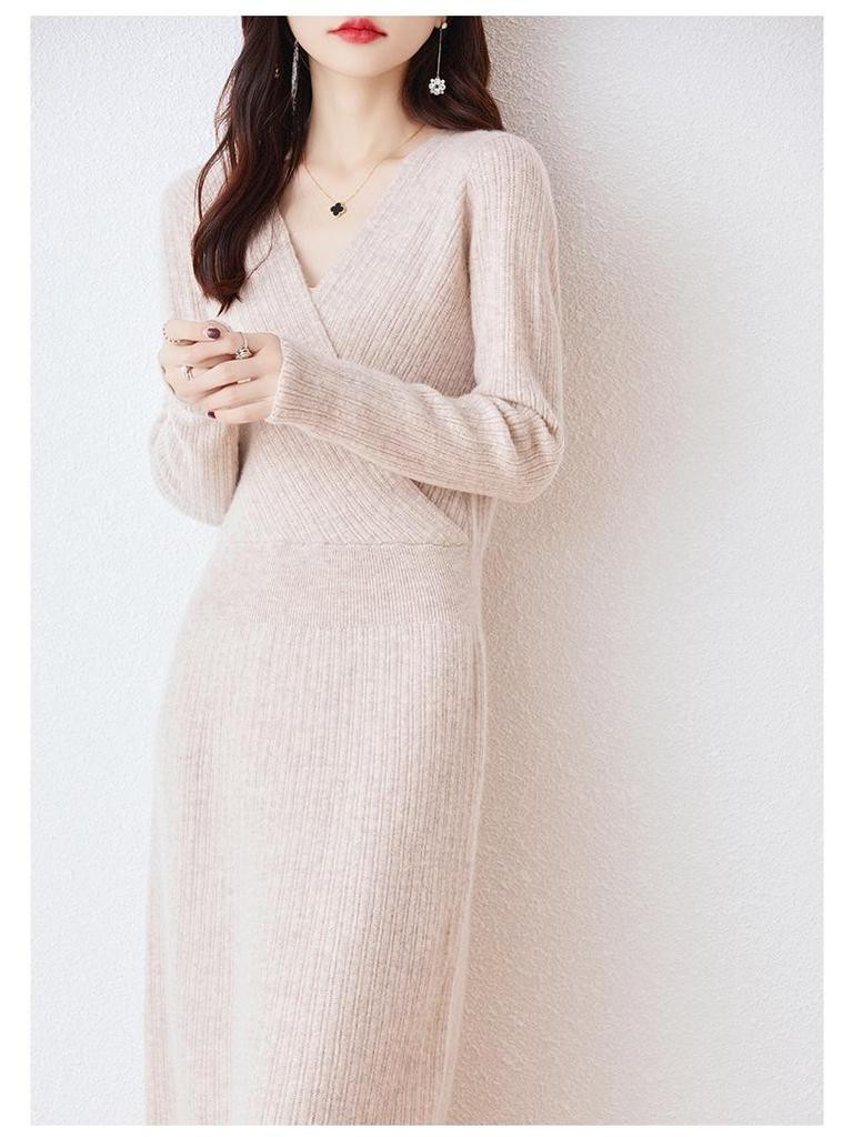 Women's Slim Fit V-Neck Wool Knit Dress - Waist-Hugging, Extra Long, Over-the-Knee, for Autumn/Winter Temperament