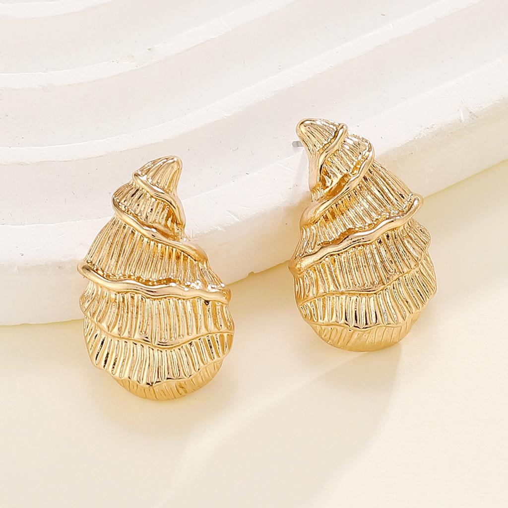 Women's simple conch earrings