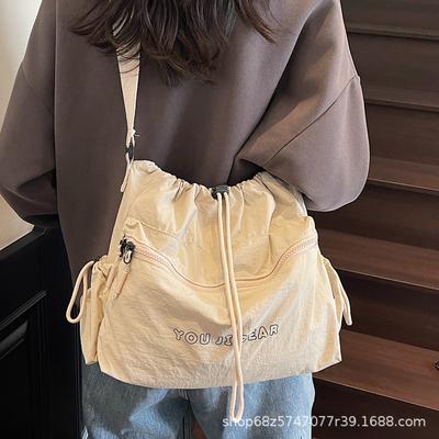 Korean Version of Fashionable Large-capacity Versatile Shoulder Bag 2025 New Casual Commuting Light Messenger Bag Drawstring Tote Bag
