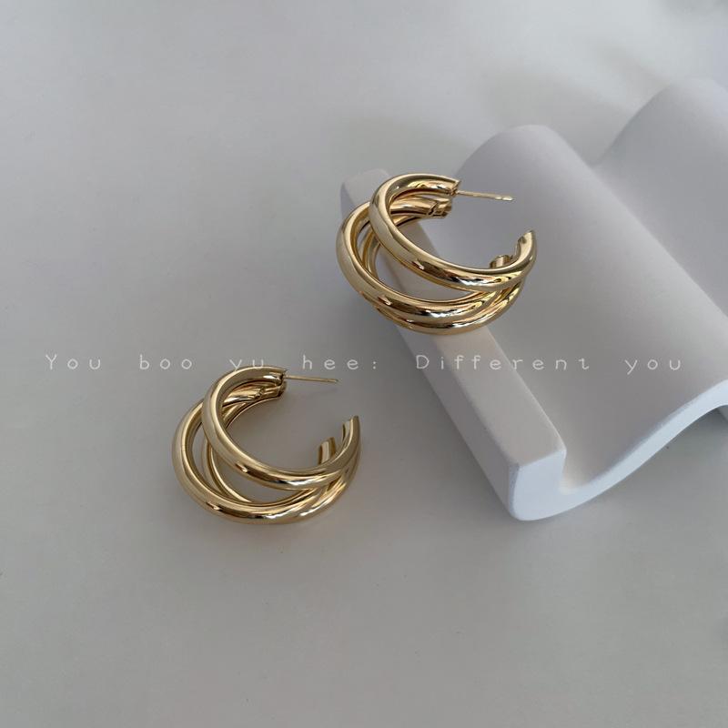 

Premium multi-layer metal earrings women s niche design earrings European and American temperament retro circle earrings ear jewelry золотой
