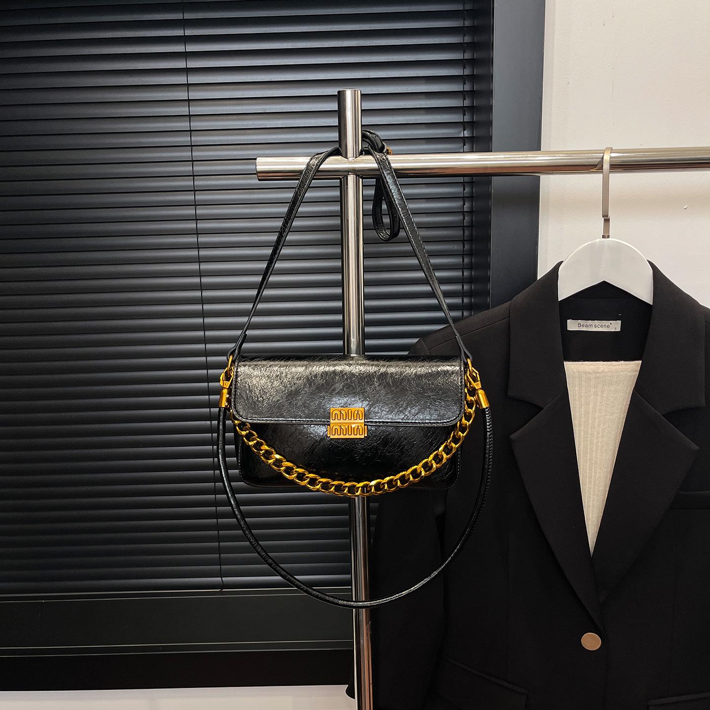 

Ретро зарубежная повседневная маленькая сумка женская 2025 осень новая сумка-мессенджер женская сумка под мышкой модная женская сумка маленькая квадратная сумка чёрный