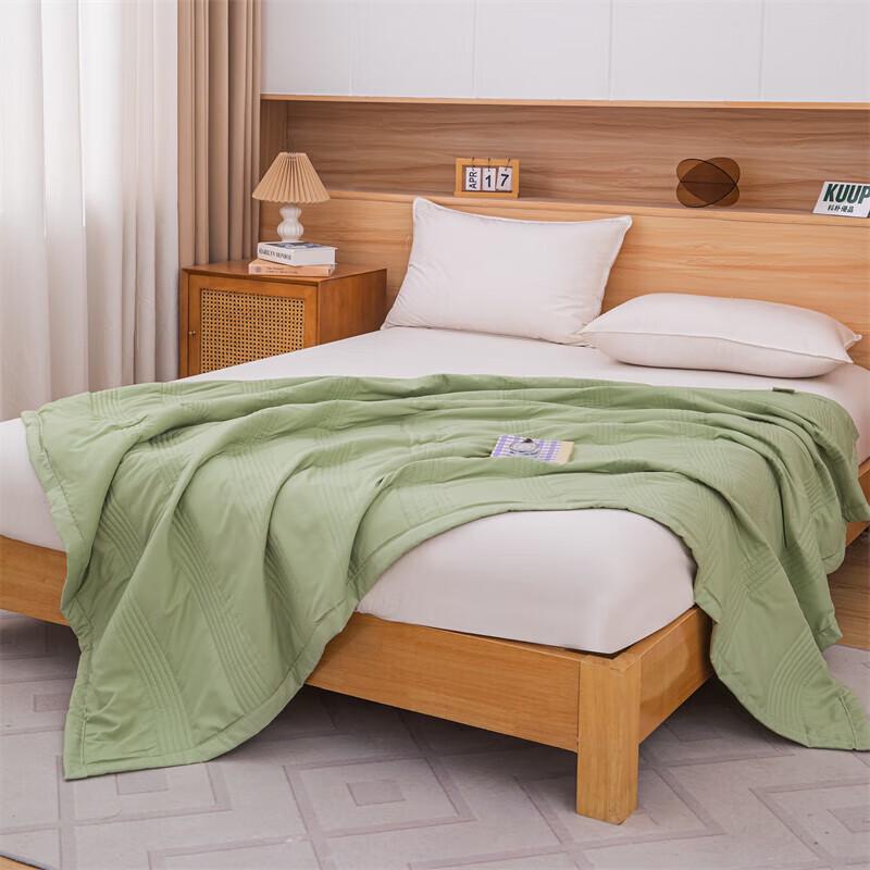 

KUUP All-Season Lightweight Quilt