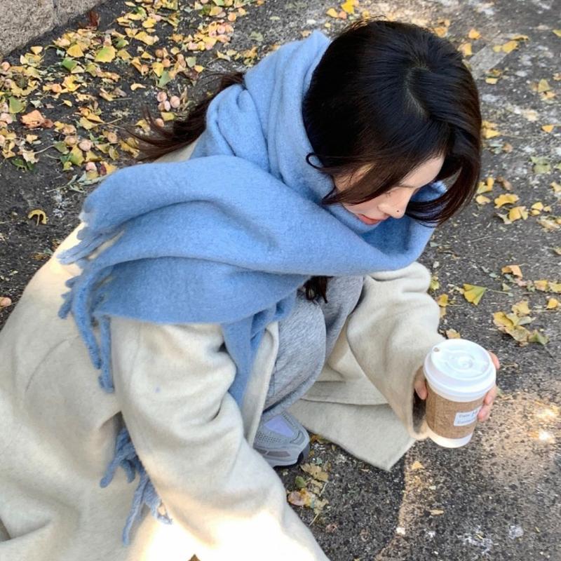 

Толстый зимний шарф женский мужской крупной вязки оверсайз с кисточками накидка шаль теплый однотонный клетчатый модный аксессуар универсальная носка светло-синий