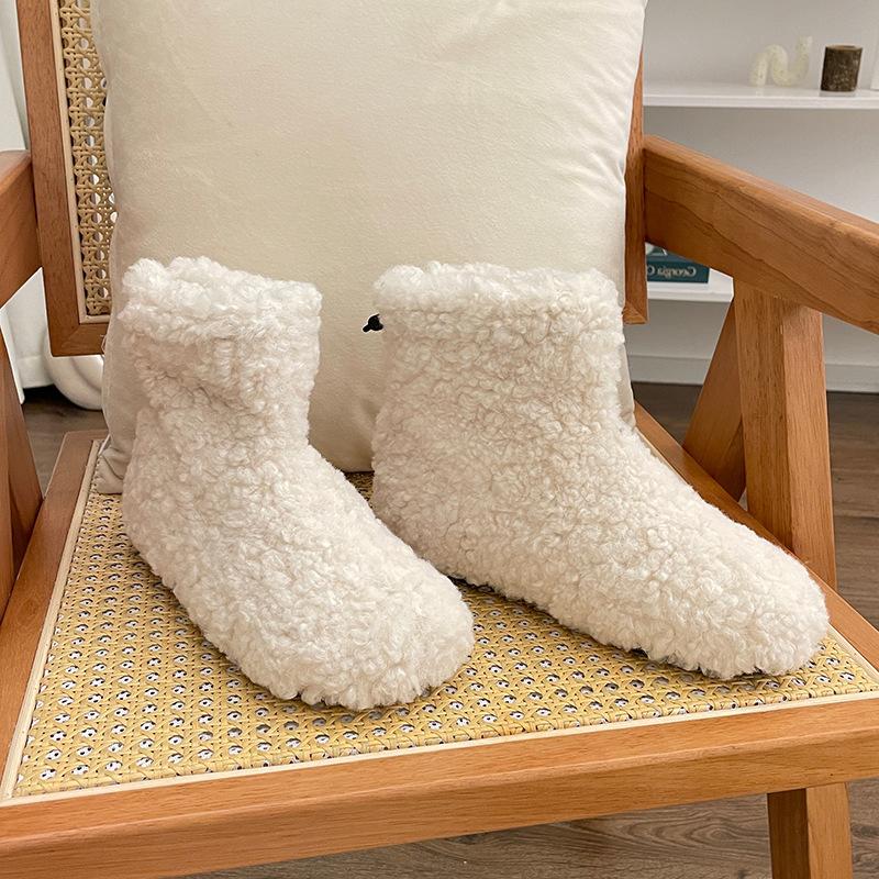 

2025 autumn and winter new fashion versatile velvet warm wool shoes women s lamb wool short boots versatile cute snow 39