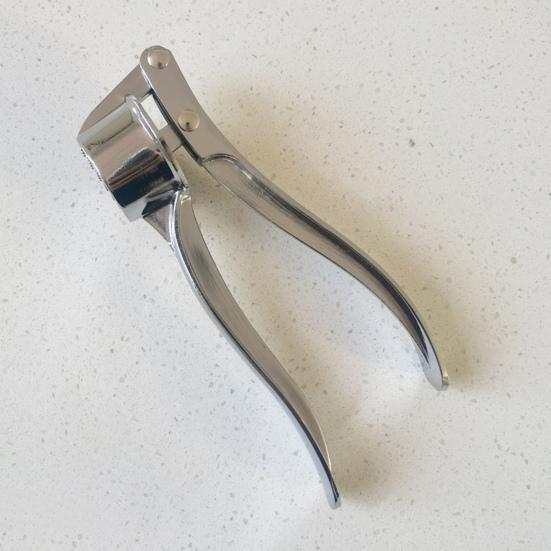 Manual Garlic Press Alloy Garlic Mincer with Ergonomic Handle Rustproof Garlic Crusher for Kitchen Restaurant