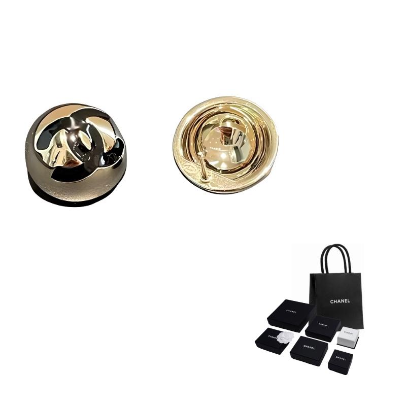 

CHANEL [25C Early Spring] Logo details hemisphere resin earrings same style for men and women, gold золотий