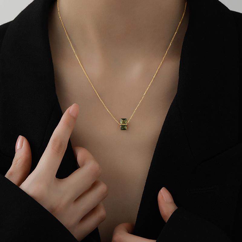 Coreano Semplice Verde Oliva Quadrato Cristallo Ciondolo Acciaio Titanio Collana Regalo Donna Banchetto Gioielli Collana 2023