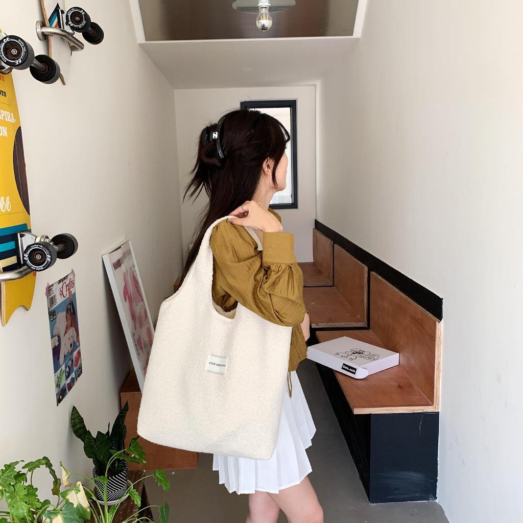 Dámská vlněná taška přes rameno Harajuku univerzální velkokapacitní vintage vesta