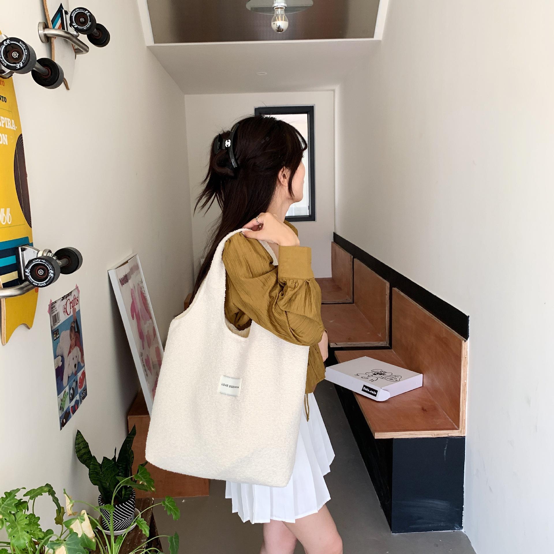 Женская универсальная шерстяная сумка на плечо с жилетом большой вместимости в стиле — фото 4