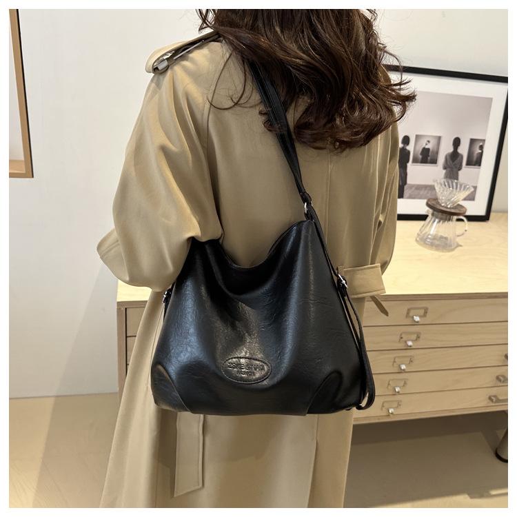 Large Capacity Vintage Style Faux Leather Bucket Bag Simple Solid Color Commuter Shoulder Crossbody Bag