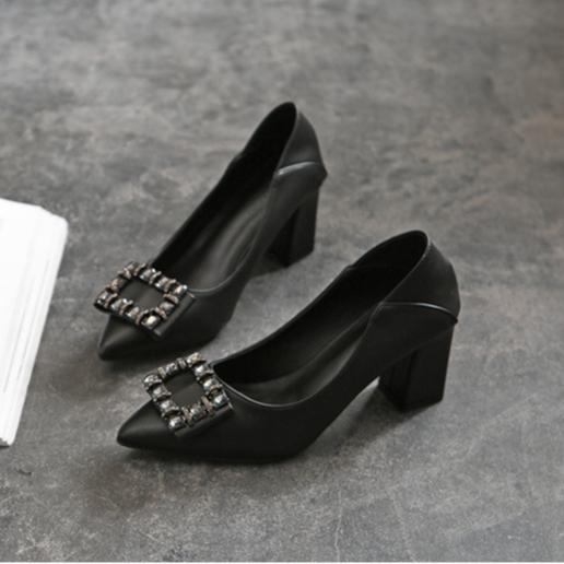 Fivela quadrada pontiaguda salto alto salto grosso sapatos de trabalho leves sapatos femininos elegantes e versáteis