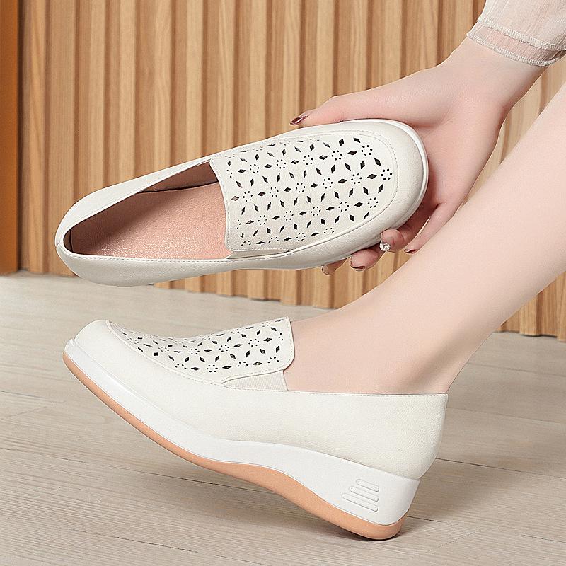 Mom Shoes Summer Single Shoes Breathable Middle-Aged Elderly Women's Shoes Soft Sole Comfortable Hole Shoes Wedge Leather Shoes