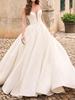 Strapless Diepe V Satijnen Bruidsjurk met Sleep en Volle Rok