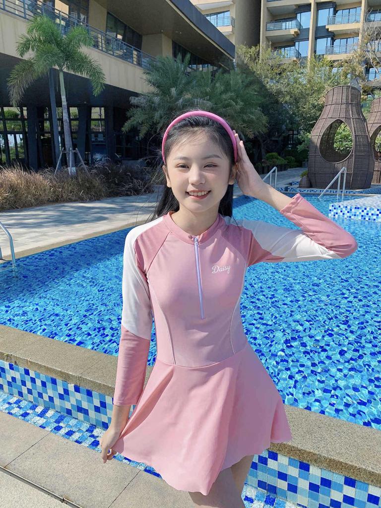 2025 Girls' Long Sleeve One-Piece Swimsuit: Youth Professional Sunscreen Swimwear