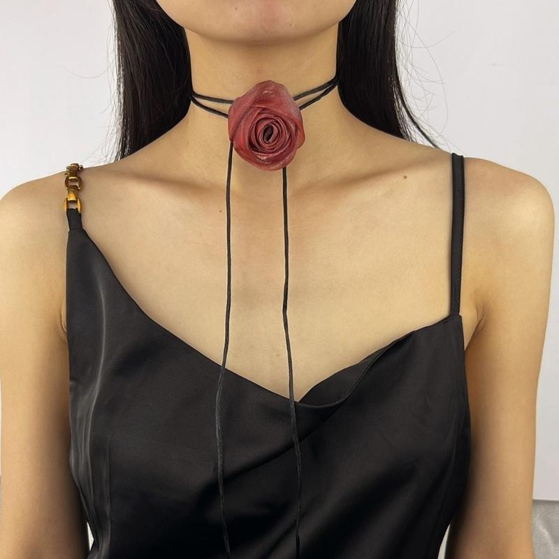Stylish Rose Pendant Necklace Colorful Floral Shape Clavicle Chain Fashionable Jewelry Blossom Charm Neckchain Ornament