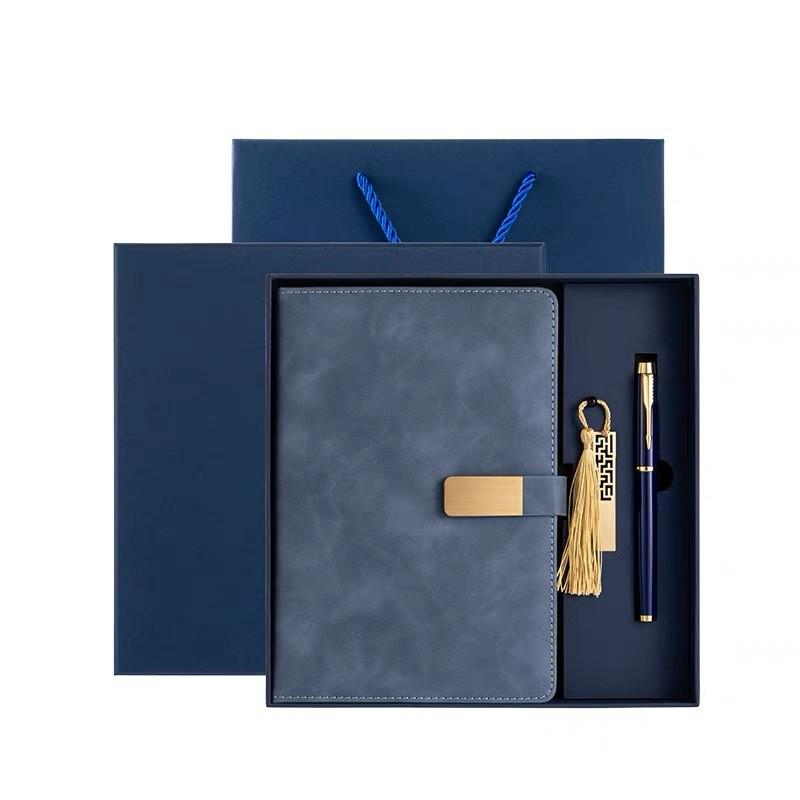 Taccuino da Lavoro in Pelle Formato A5: Diario con Fibbia Magnetica e Stampa Logo - Elegante Scatola Regalo per Riunioni d'Ufficio