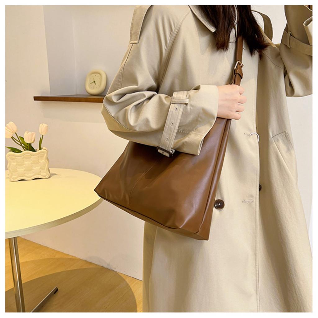 Vintage Women's Handbag with Shoulder Strap Design, Suitable for Dates, Parties, Shopping, and Travel