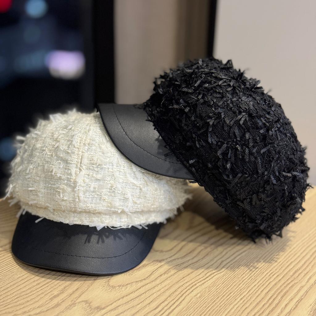 Korean style Autumn and Winter Patchwork Leather Trimmed Warm Toned Painter's Hat Exudes A Youthful Charm