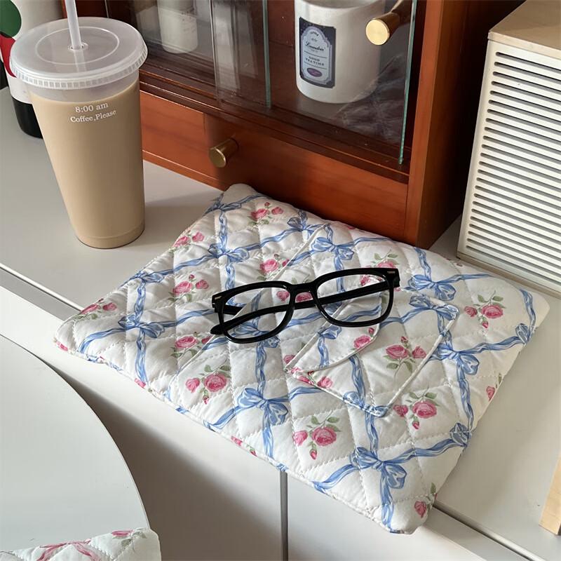 Li Shen Fresh Floral Laptop & Tablet Sleeve for Women