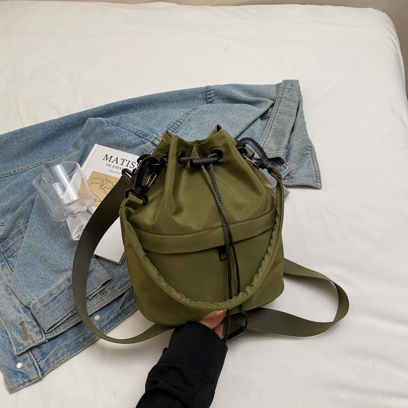 Large-capacity casual bucket bag women's 2025 new casual messenger bag foreign personality lightweight shoulder armpit bag