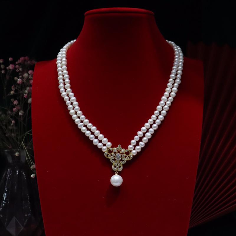 Fashionable Freshwater Pearl Necklace (5-6mm) with Near-Round Pearls and Slight Imperfections 5-6mm