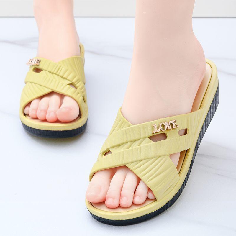 Ladies' Summer Non Slip Slippers New Fashionable Women's Thick Soled Home and Indoor
