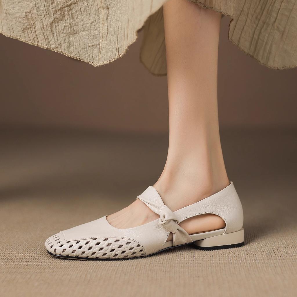 Light luxury niche retro 2025 summer new models are beautiful and not tired of high heels sandals women's bag head woven French single shoes women