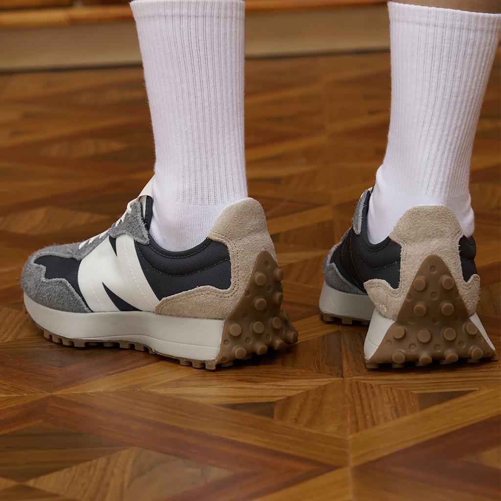 New Balance 327 Harbor Grey Gum Unisex Sneakers White MS327UD