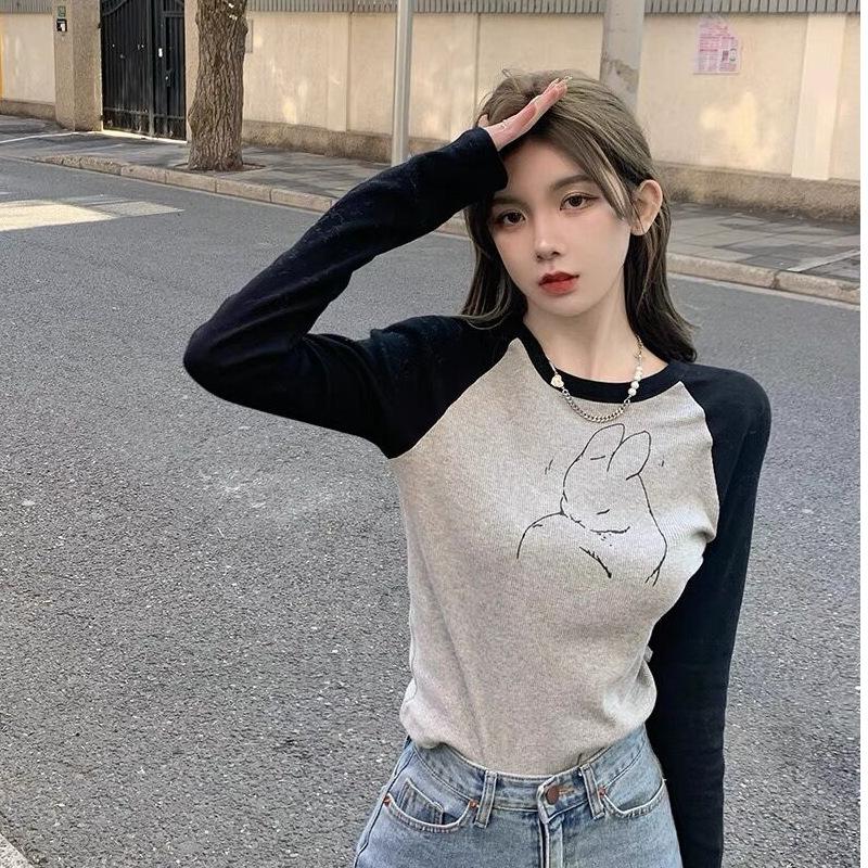

Retro Contrasting Color Ragged Shoulder Long-sleeved T-shirt Women s Autumn New Tight Waist Short Inner Bottoming Shirt L сірий колір