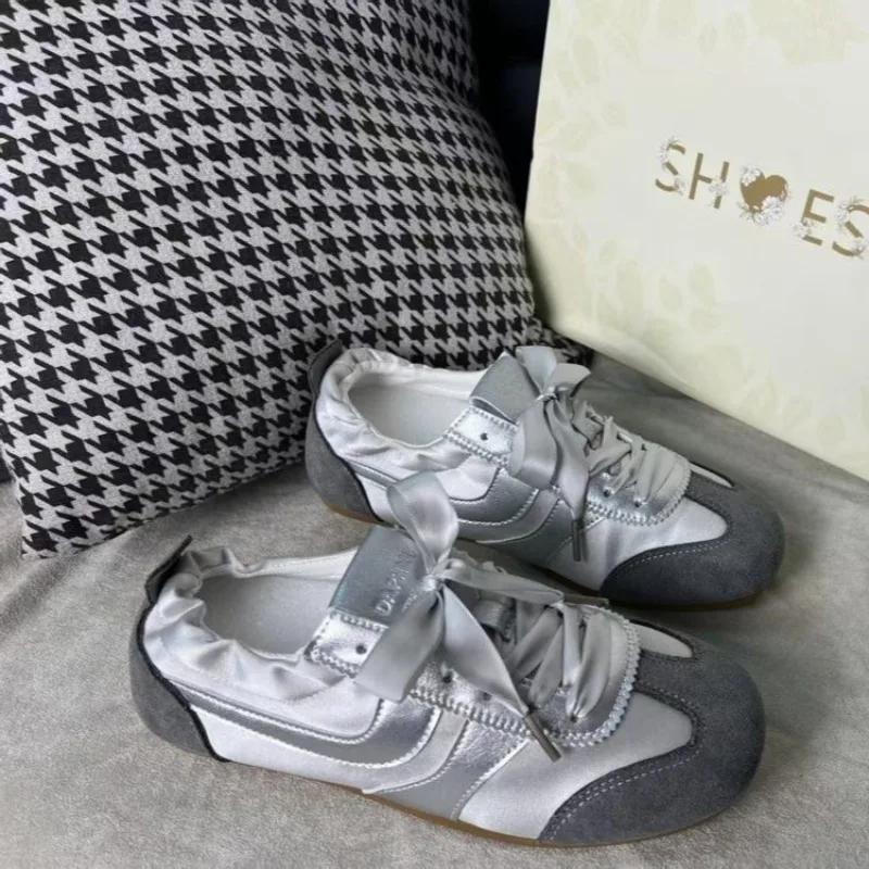 2025 Klassiker Heißer Verkauf Damen Vulkanisierte Schuhe Outdoor Walking Niedriger Absatz Schnür-Sneakers Vielseitige Damen Freizeitschuhe Zapatos