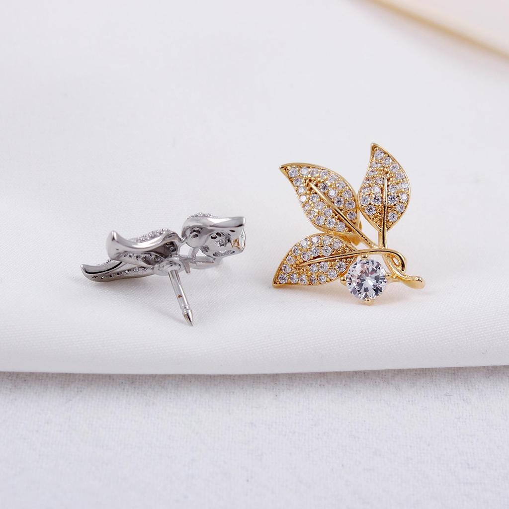 Elegant Unisex High-End Gold-Plated Leaf Brooch with Zircon