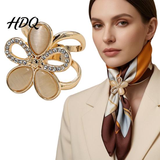 Diamond Scarf Pin Rhinestone Flower Ring for Women Elegant Alloy Five-petal Floral Metal Buckle Buckle Smooth T-shirt Ties Clip Silk Scarves Shawls