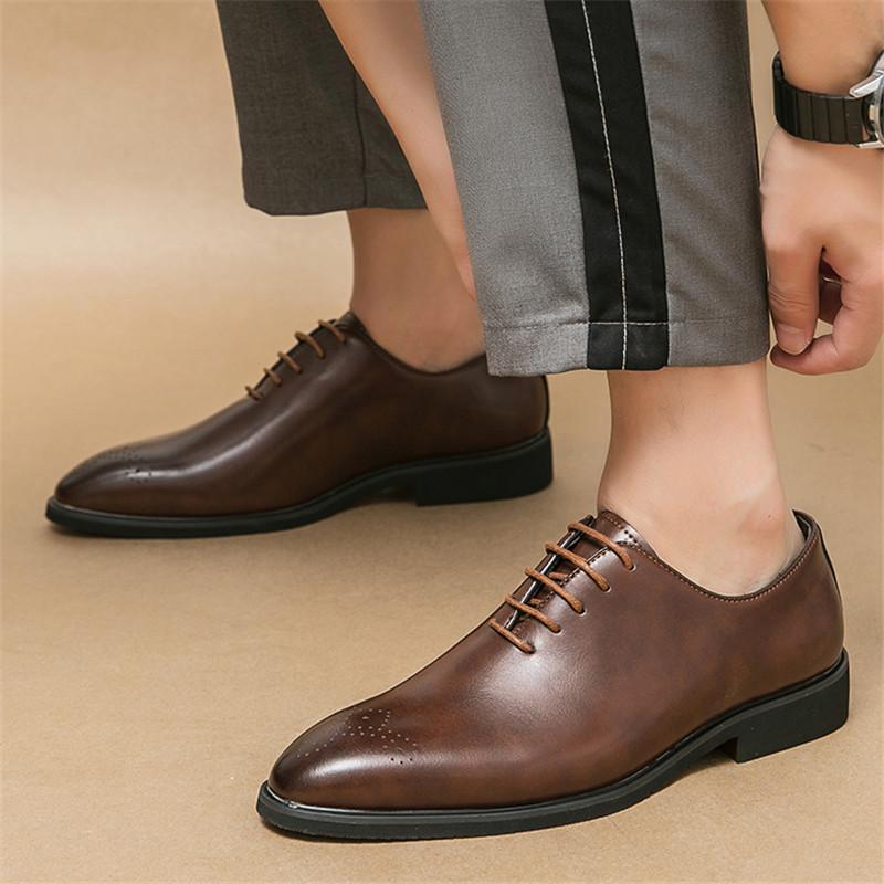 Fashion Designer New Black Brown Men's Pointed Lace Up Brogues Oxford Shoes Male Wedding Dress Homecoming Formal Wedding Footwear