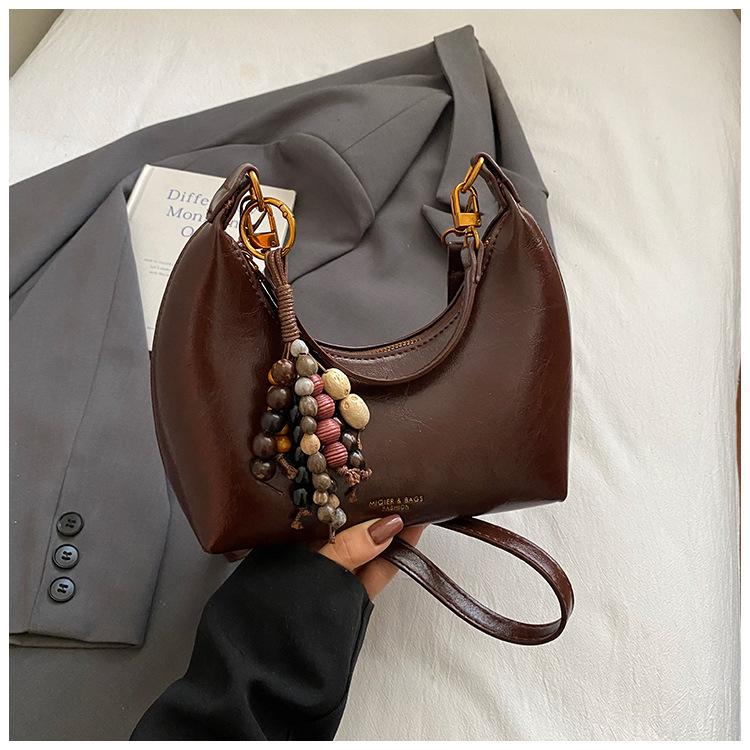 Retro large-capacity bag women's autumn 2025 new popular simple messenger bag commuter shoulder small square bag