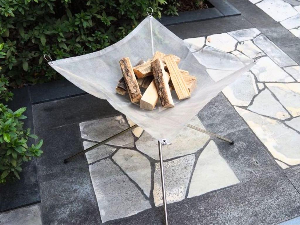 Rigalle Mercury Mesh Fire Stand, Mesh Sheet, 55cm X 55cm