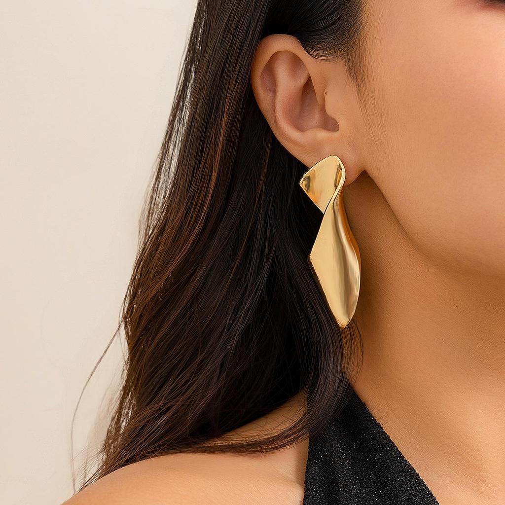 Retro Teardrop Punk Style Earrings - European & American Niche Design, Smooth Surface Dangles with Stud Backing