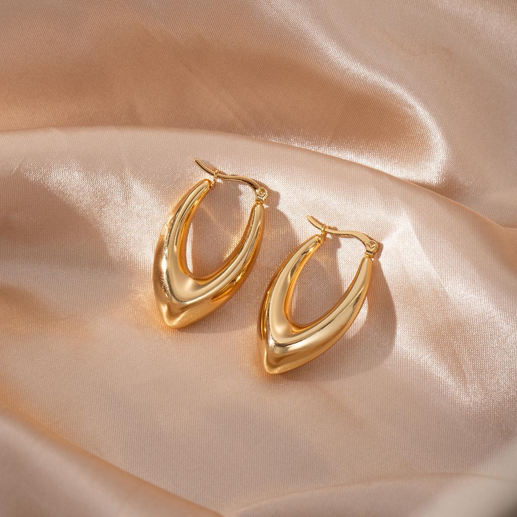 Metal Wind Geometric Hollow C-Shaped Stud Earrings Retro High-End Stainless Steel Earrings Personalized Atmosphere Earrings