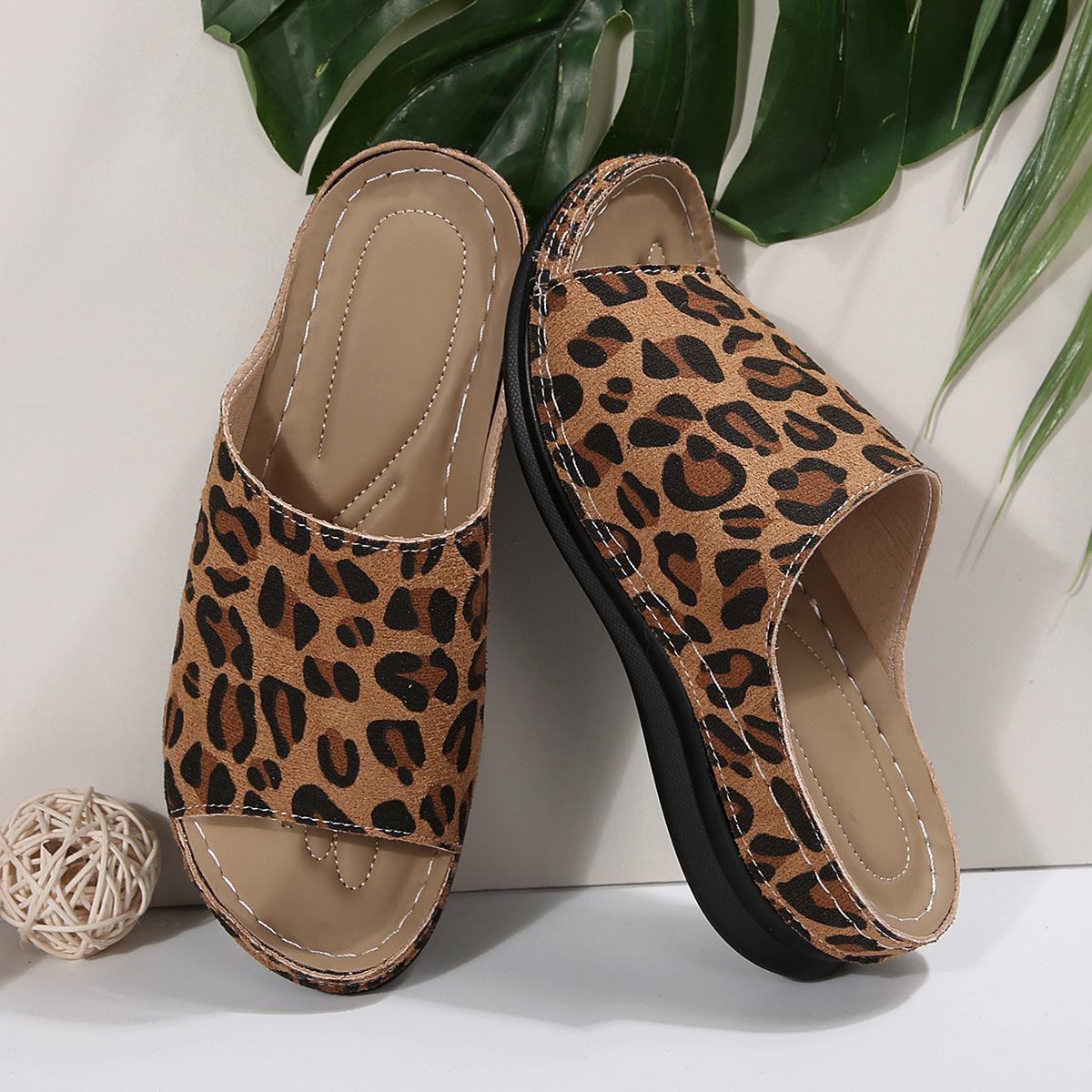 

Большие тапочки с леопардовым принтом и принтом «рыбий рот» на танкетке, летние новинки 2025 года, повседневные, с открытым носком, классные женские тапочки 43 цветной печати леопарда