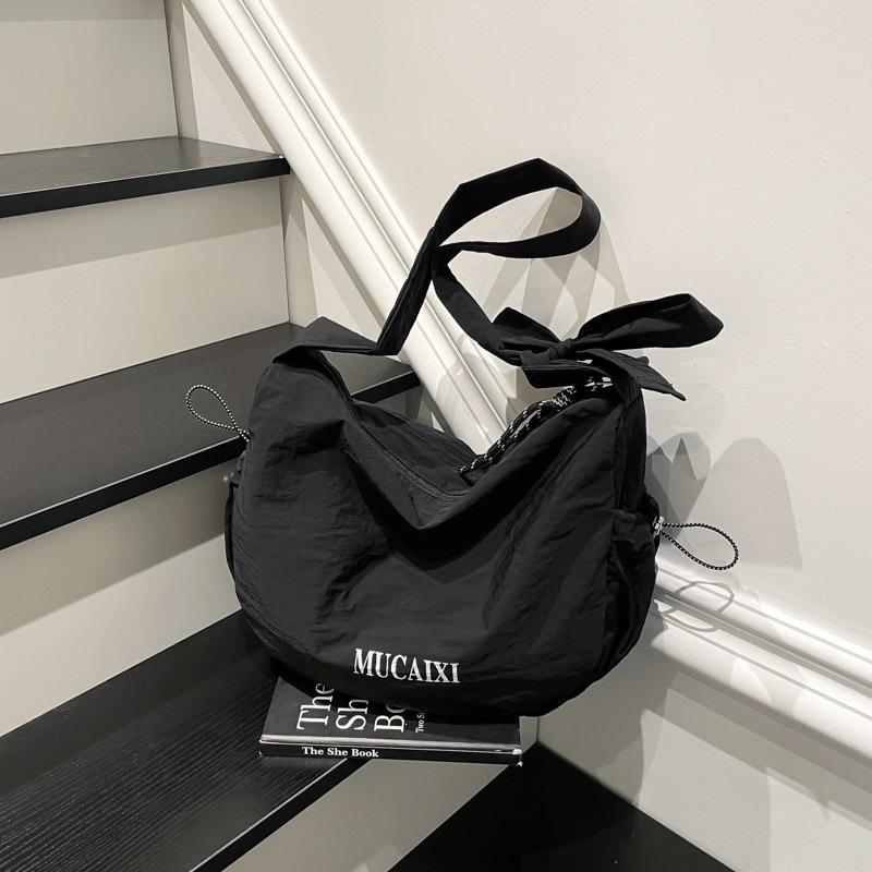 

Простая и вместительная тканевая сумка женская новая нишевая рабочая сумка для поездок на работу повседневная универсальная сумка-мессенджер сумка-пельмень чёрный