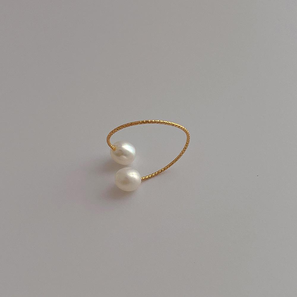 Stylish Retro Freshwater Pearl Ring: Simple Metal Design for Men & Women