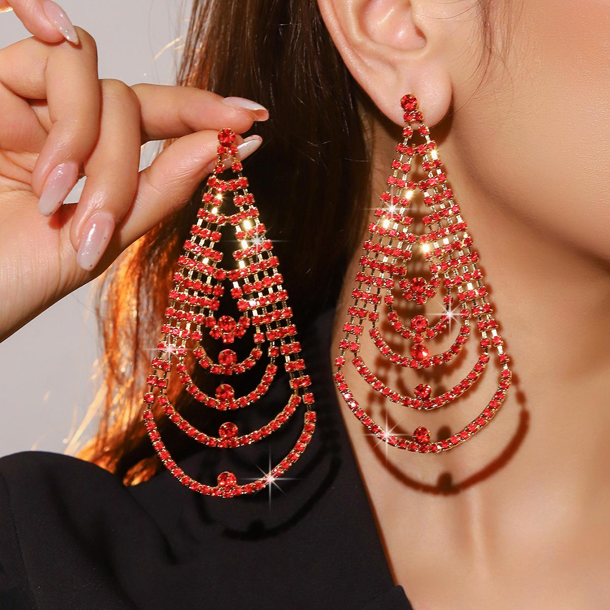 

European and American Christmas earrings, flash diamond claw chain, triangular hollow crystal earrings for women, high-end luxury long stud earrings.