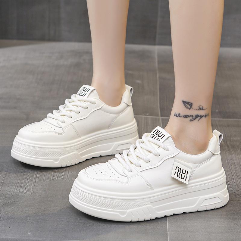 Women's shoes summer breathable 2025 new design sense niche sports board shoes girls Korean versatile casual white shoes